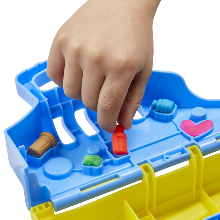 Play-Doh Care 'N Carry Vet Playset with Dog and 10 Tools photo 7