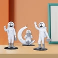 thumbnail image 3 of Decoración para tarta de cumpleaños Gloria 3 piezas plata Estatuilla de astronauta, 3 of 8