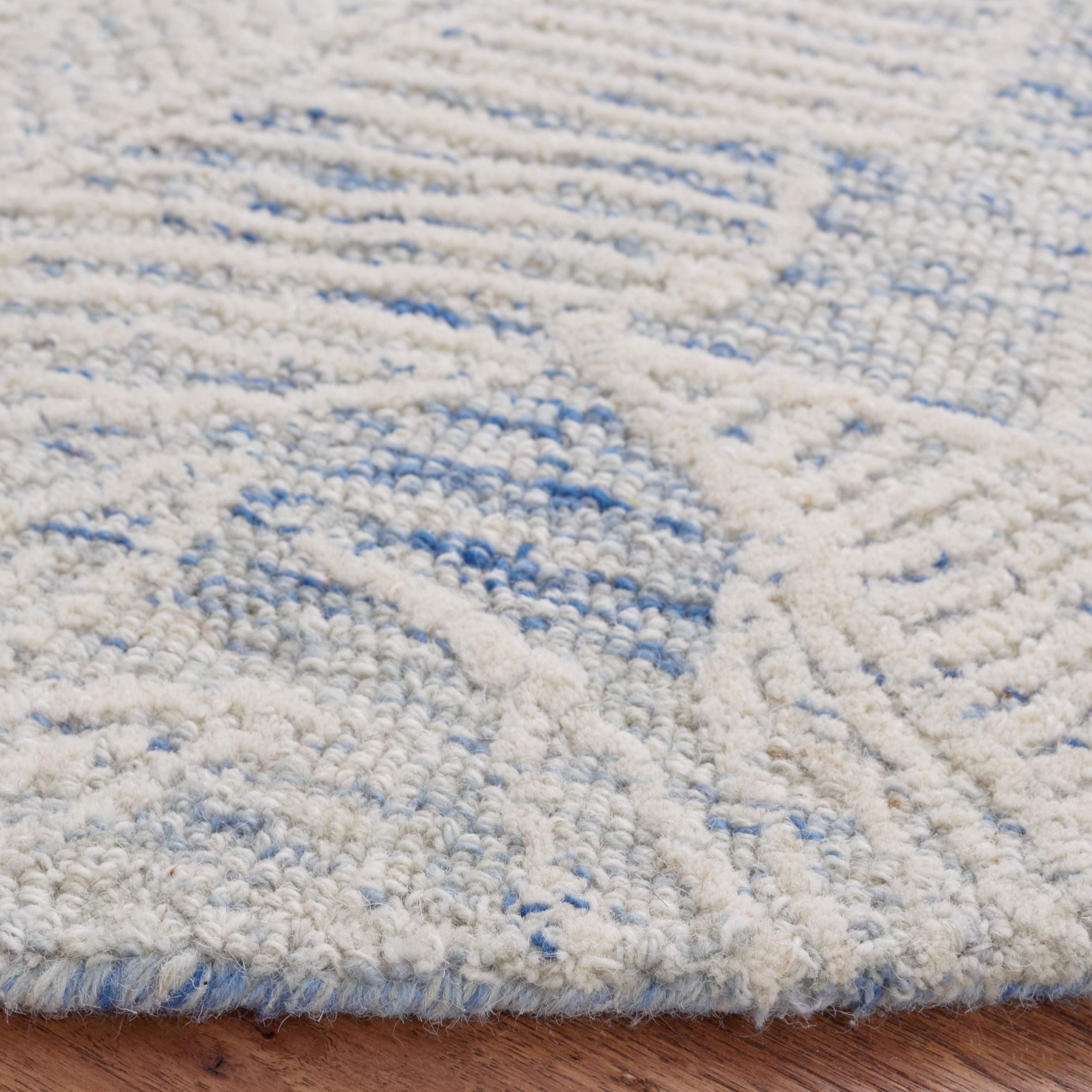 Safavieh Metro Hartley Leaves Area Rug, Blue/Ivory, 6' x 6' Round