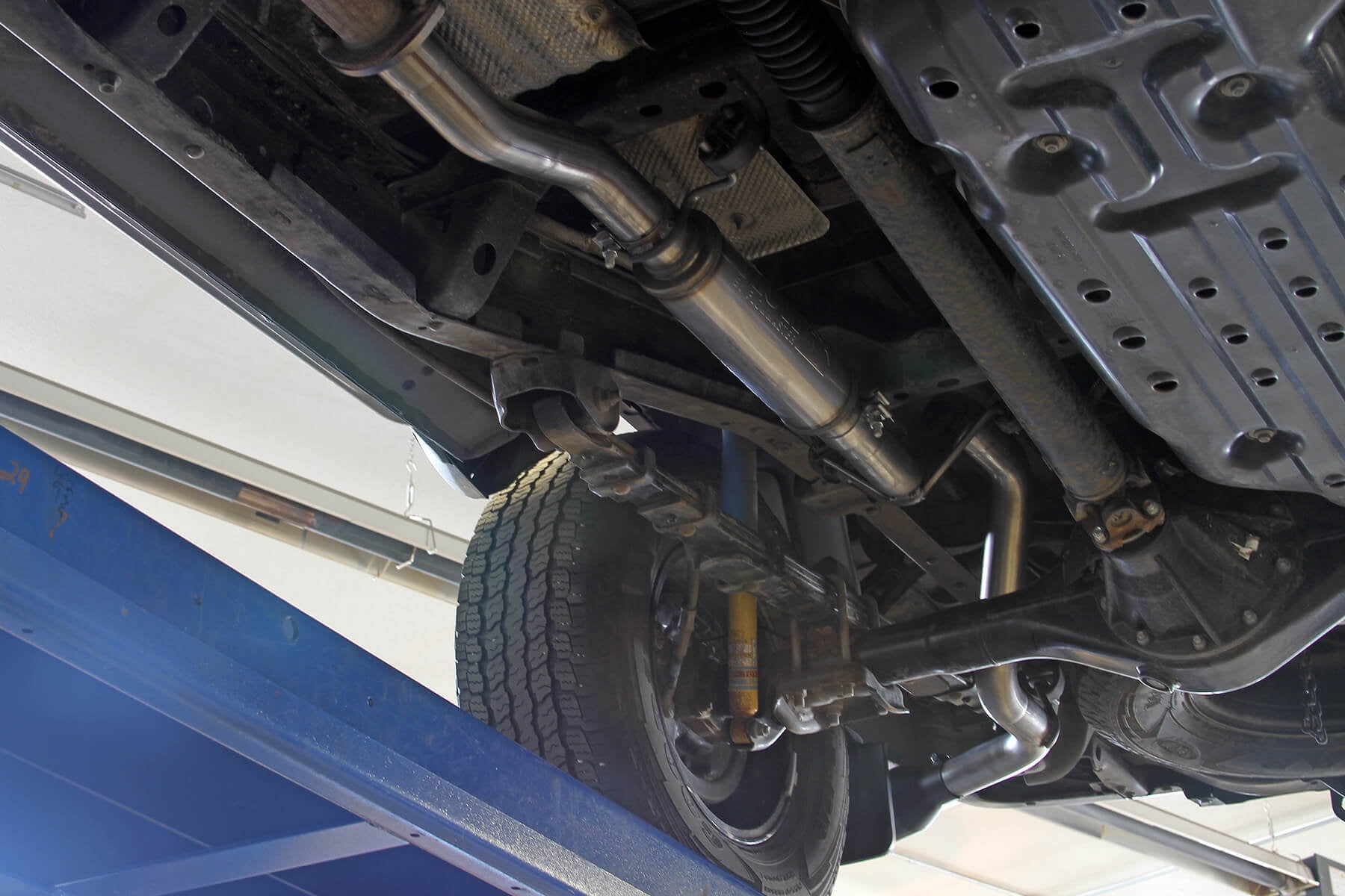 Flowmaster 717944 FlowFX Cat-Back Exhaust System 2.5" Stainless Steel