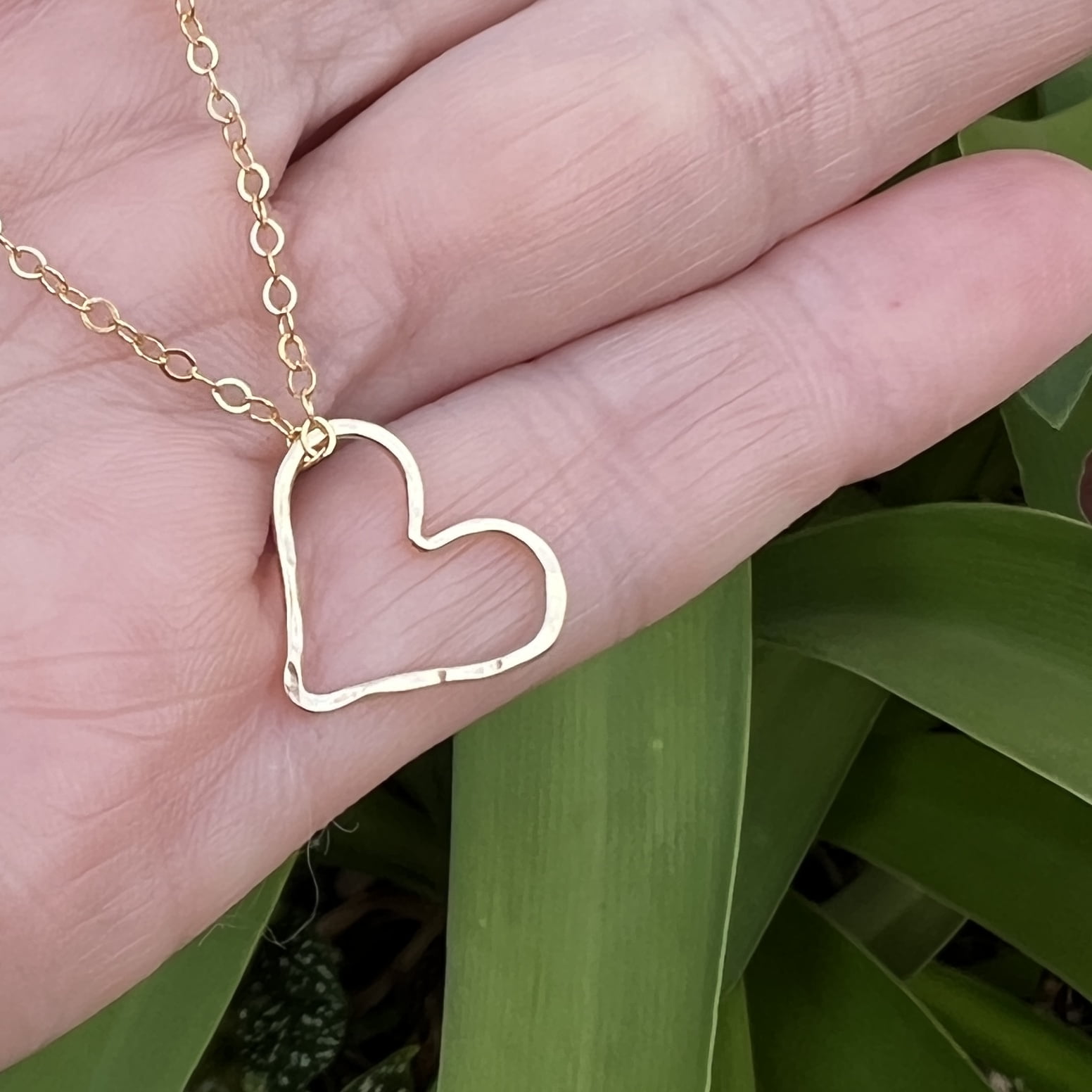 Heart Pendant Necklace for Women – 14K Gold Filled Cable Chain, Dainty Gift for Her, Bridesmaid or Best Friend Birthday, Trendy Bridal Jewelry (Hammered Design Gold Filled with 22in Chain)