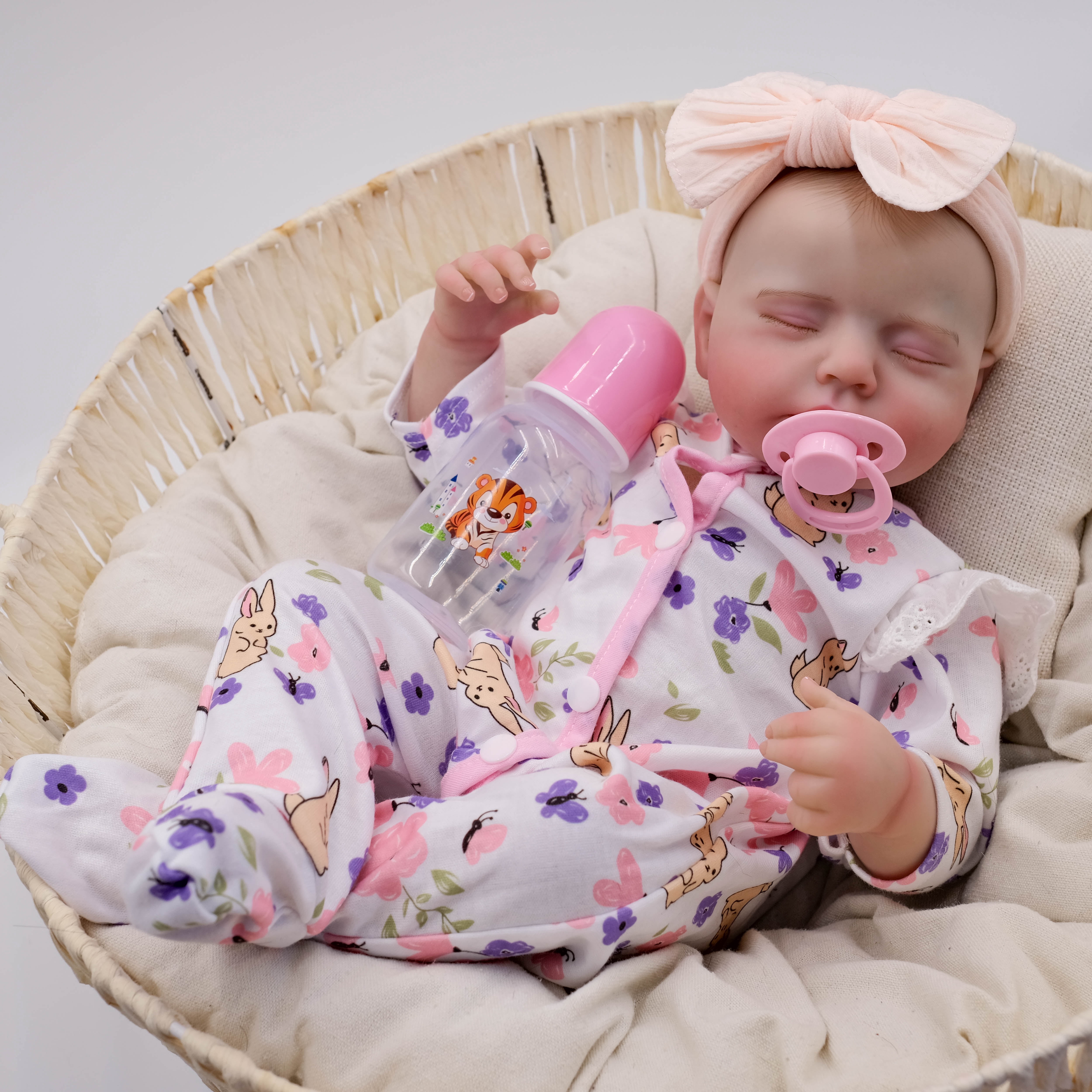 iCradle Cuddly Sleeping Lifelike Reborn Baby Dolls Girl 18 inch Lovely Realistic Newborn Babies Cloth Body Painted Hair Baby Doll with Clothes Set