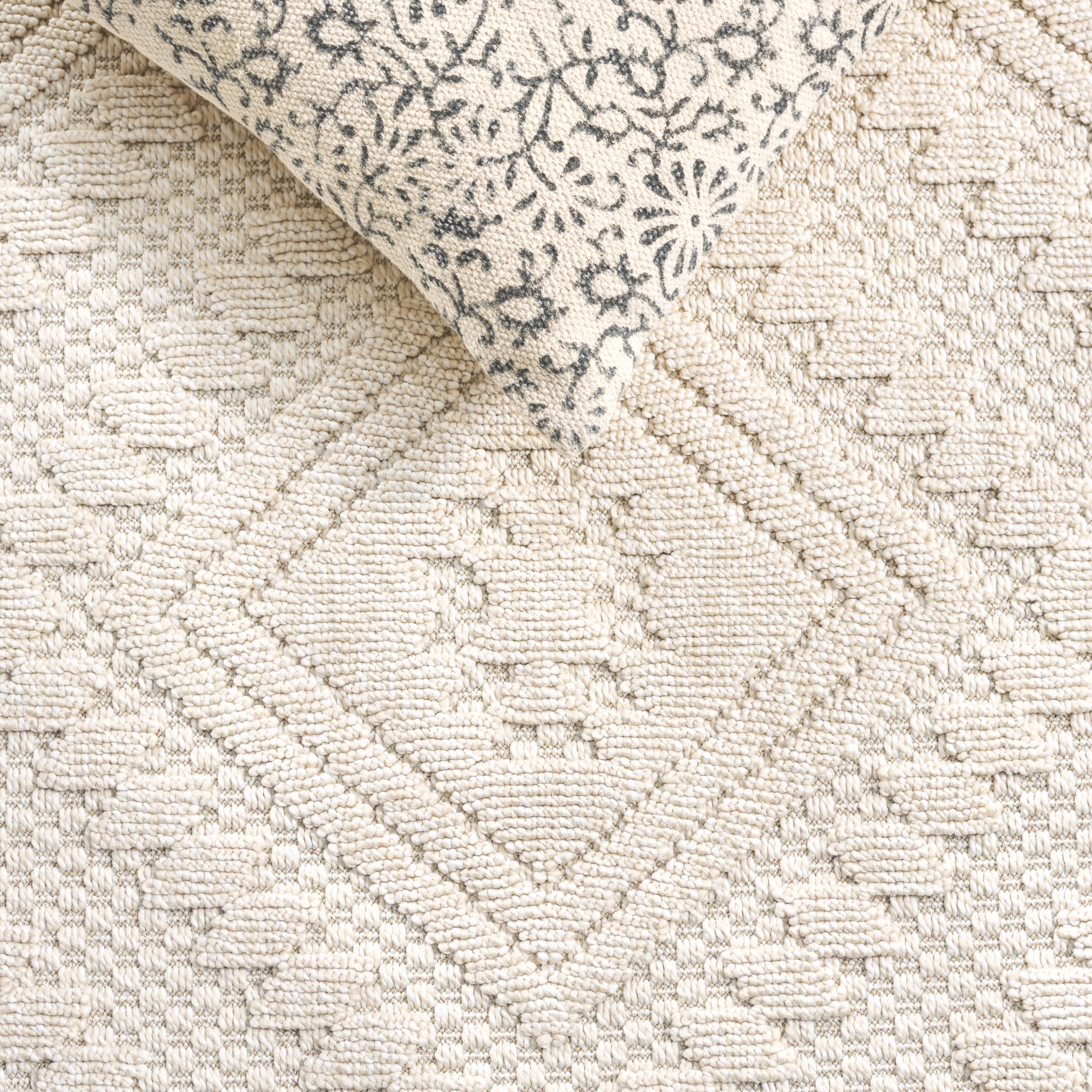 SAFAVIEH Global Candace Geometric Indoor/Outdoor Area Rug, Light Beige/Ivory, 6'7" x 6'7" Round