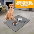 thumbnail image 3 of Alfombrilla de comida para mascotas Skywin de 71 x 76 cm, antideslizante, impermeable, de silicona, 3 of 7