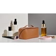thumbnail image 2 of Organizador de maquillaje BLVSH & Co. Resistente al agua con divisores grandes, 2 of 5