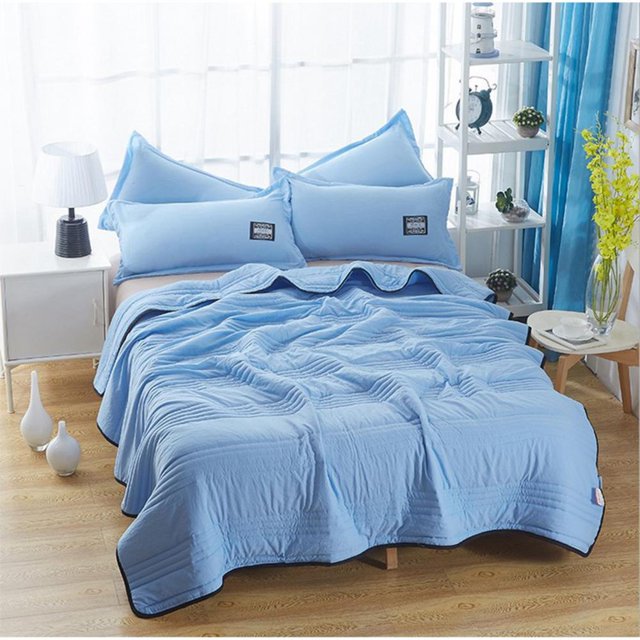 Feltree Summer Cooling Quilt Lightweight Breathable for Hot Nights, Solid Color 71x79 Inches, Fade Resistant Bedding Gift Idea