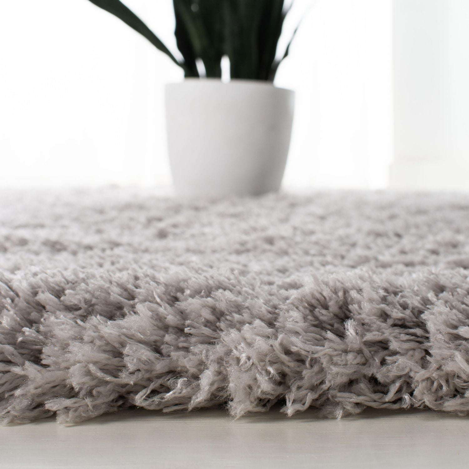 SAFAVIEH Polar Abbot Solid Extreme Plush Shag Area Rug