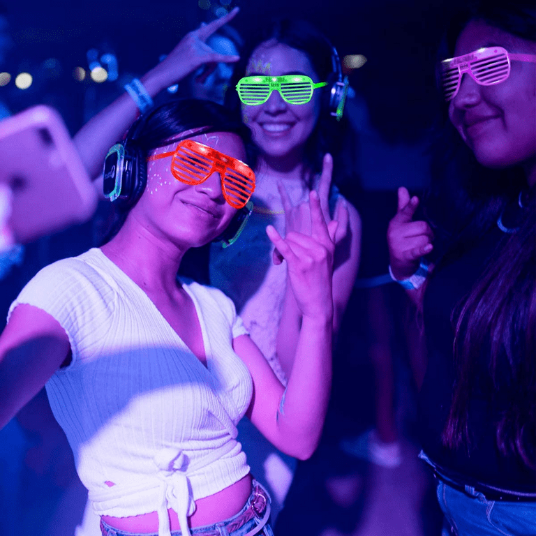 Dropship 1pc, LED Glasses, Flat Top Colorful Luminous Glasses, One-Piece  Glasses, LED Goggles, For Boys Girls Night Out, Music Bar Party Favors, KTV  Neon Party Decoration, Birthday Party Supplies to Sell Online