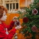 thumbnail image 4 of Adorno Navideño de Terciopelo con Incrustaciones | Adorno Colgante para Árbol con Brillo | 8 Cm (3,15 Pulgadas) de Diámetro | Opciones: Azul, Rojo, Verde y Gris | Juego de 1 Pieza, 4 of 6