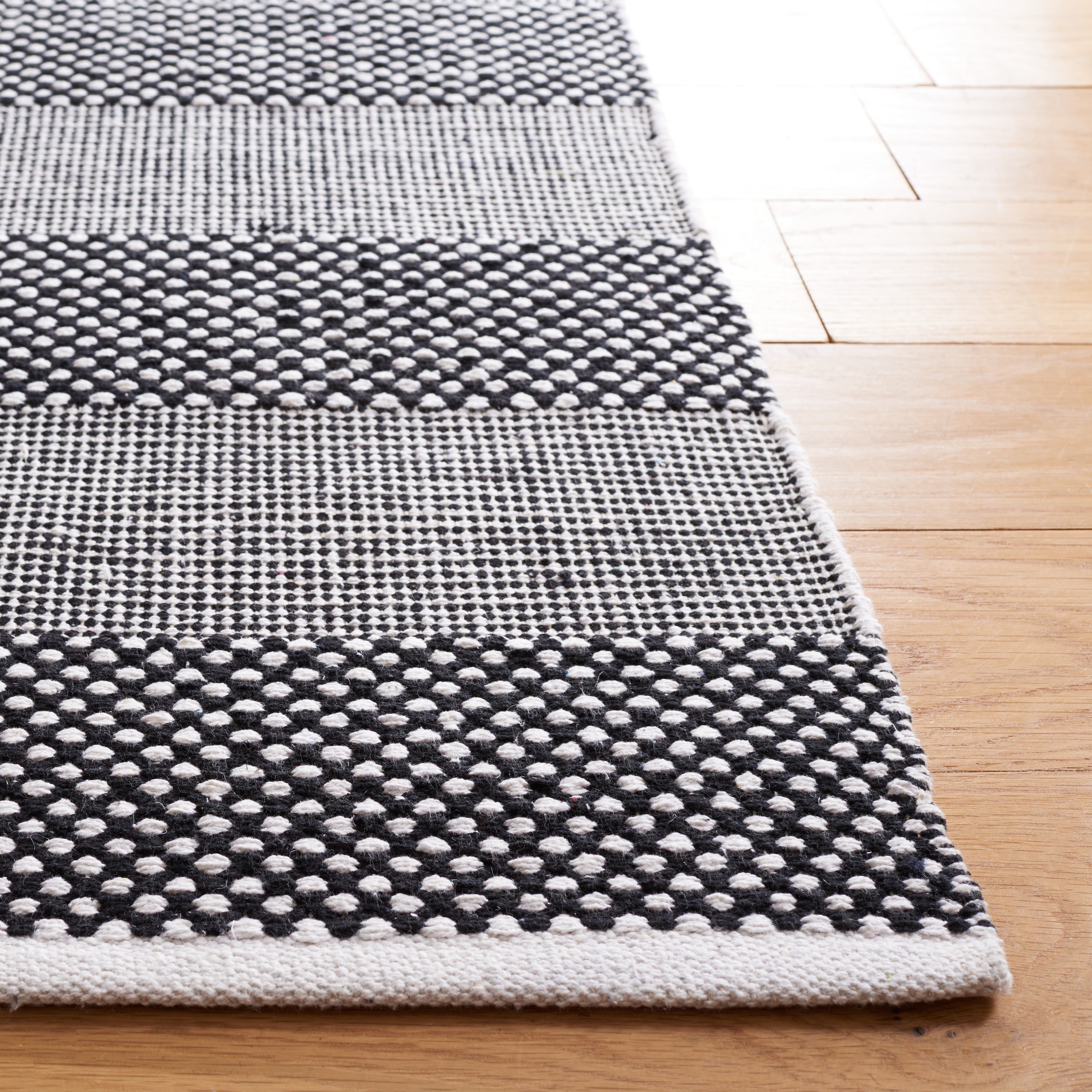 SAFAVIEH Striped Kilim Hilbert Striped Cotton Runner Rug, Ivory/Black, 2'3" x 8'