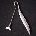 thumbnail image 3 of CAROOTU 2 Pcs Signet Lumineux Rétro Plume Forme Lueur dans le Décor de Queue de Baleine Hibou Foncé, 3 of 7