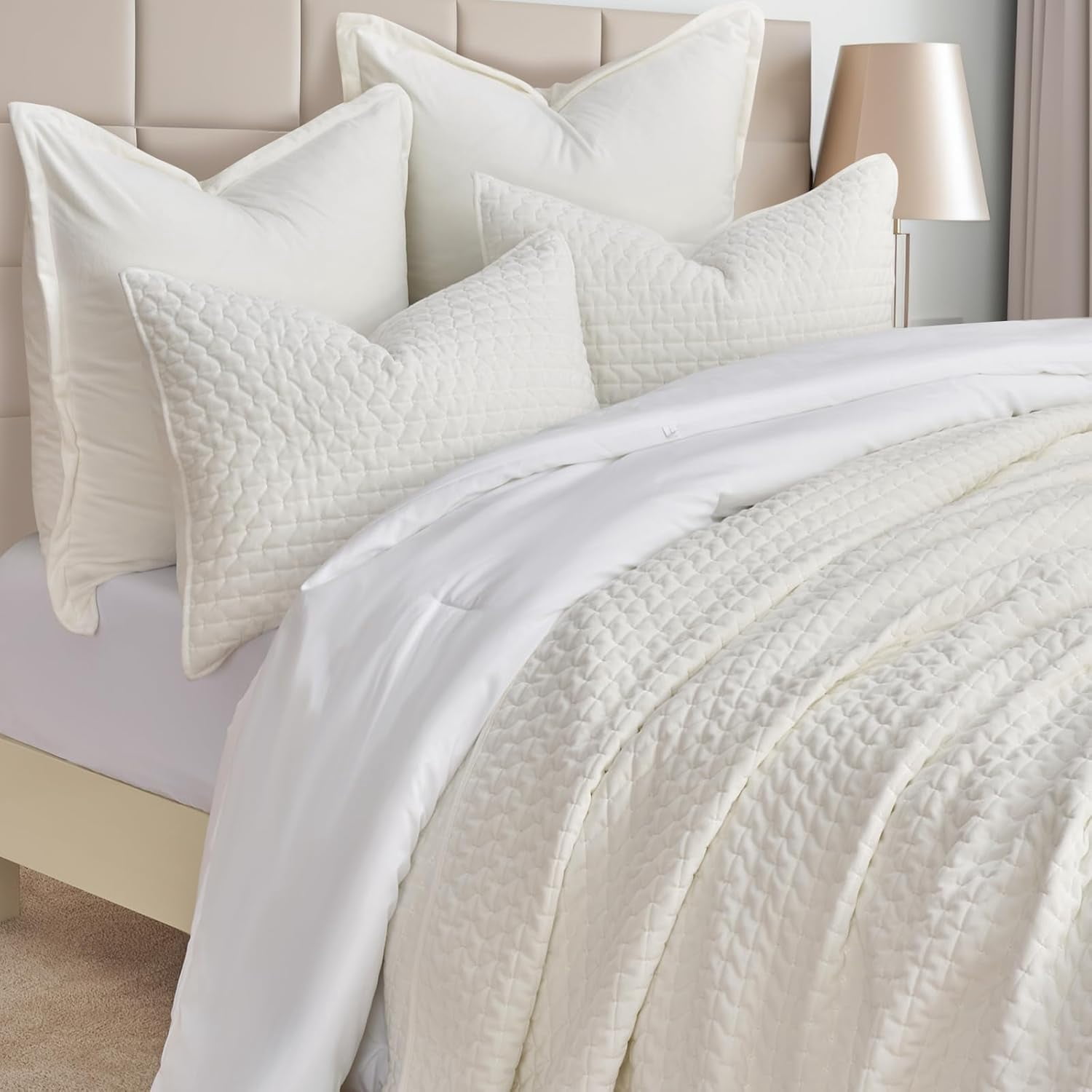 EVERGRACE Luxury Velvet Quilt Set Queen Size 3 Piece, Soft Cross-Stitch Velvet Comforter Set with Pillow Shams, Lightweight Coverlet Bedspread Bedding Set for All Seasons, Cream White