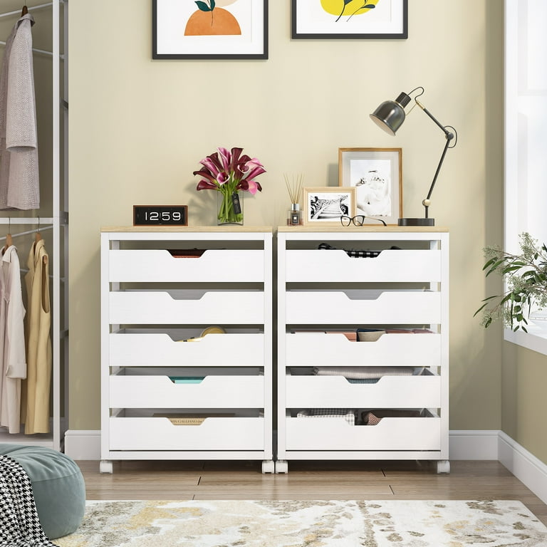 Vertical storage for an uncluttered small bedroom - IKEA
