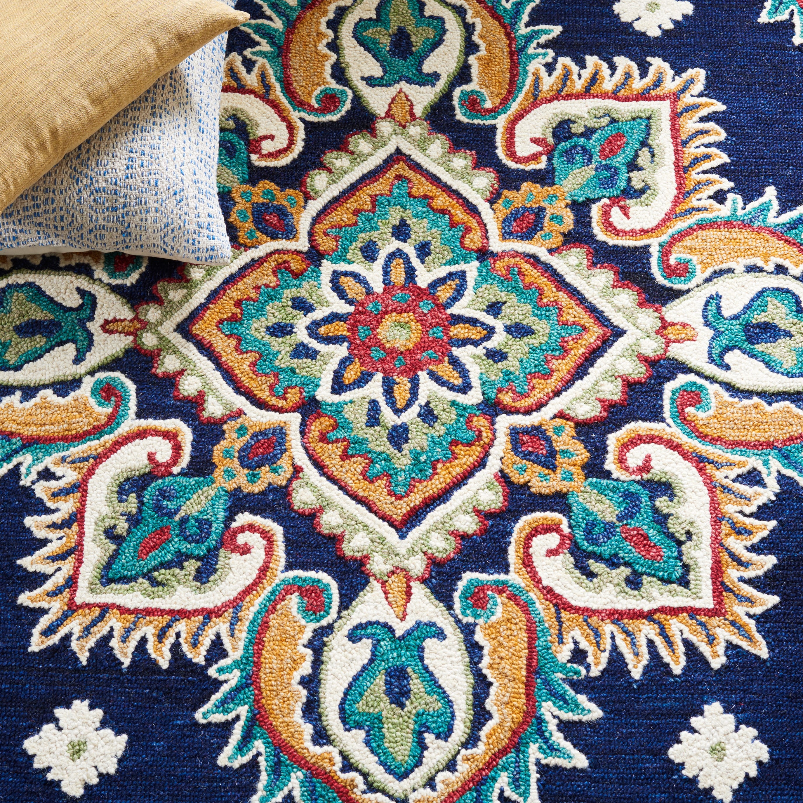 SAFAVIEH Blossom Pauletta Floral Area Rug, Navy/Ivory, 5' x 8'
