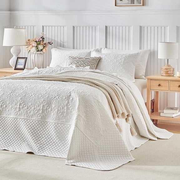 Oversized Quilt Set Super Queen Size 120x120 in 3 PC Extra Wide Bedspread Coverlet Set for All Season Tall King Bed Soft Bedding Rustic Paisley Pattern White