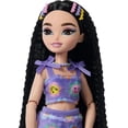 thumbnail image 2 of Muñeca de moda Barbie Dream Besties Renee con accesorios, 2 of 6