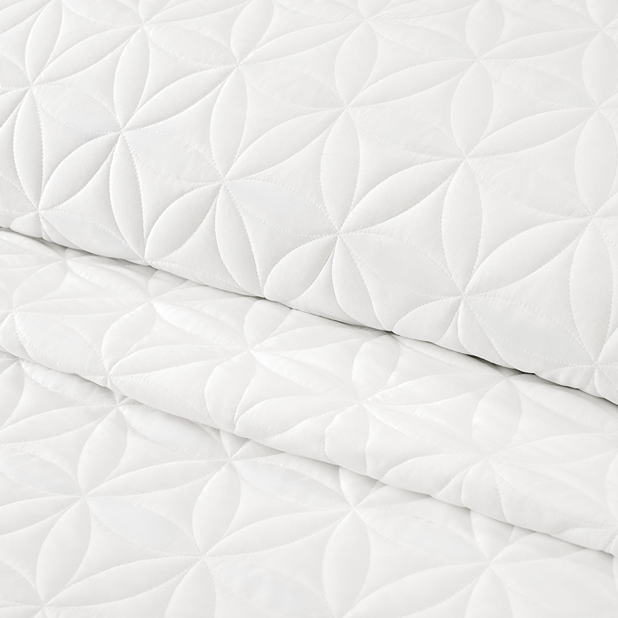 GAIAM Microfiber Quilt - Plain Weave, Soft Brushed Finish, Lightweight & Easy Care- Full/Queen Brilliant White
