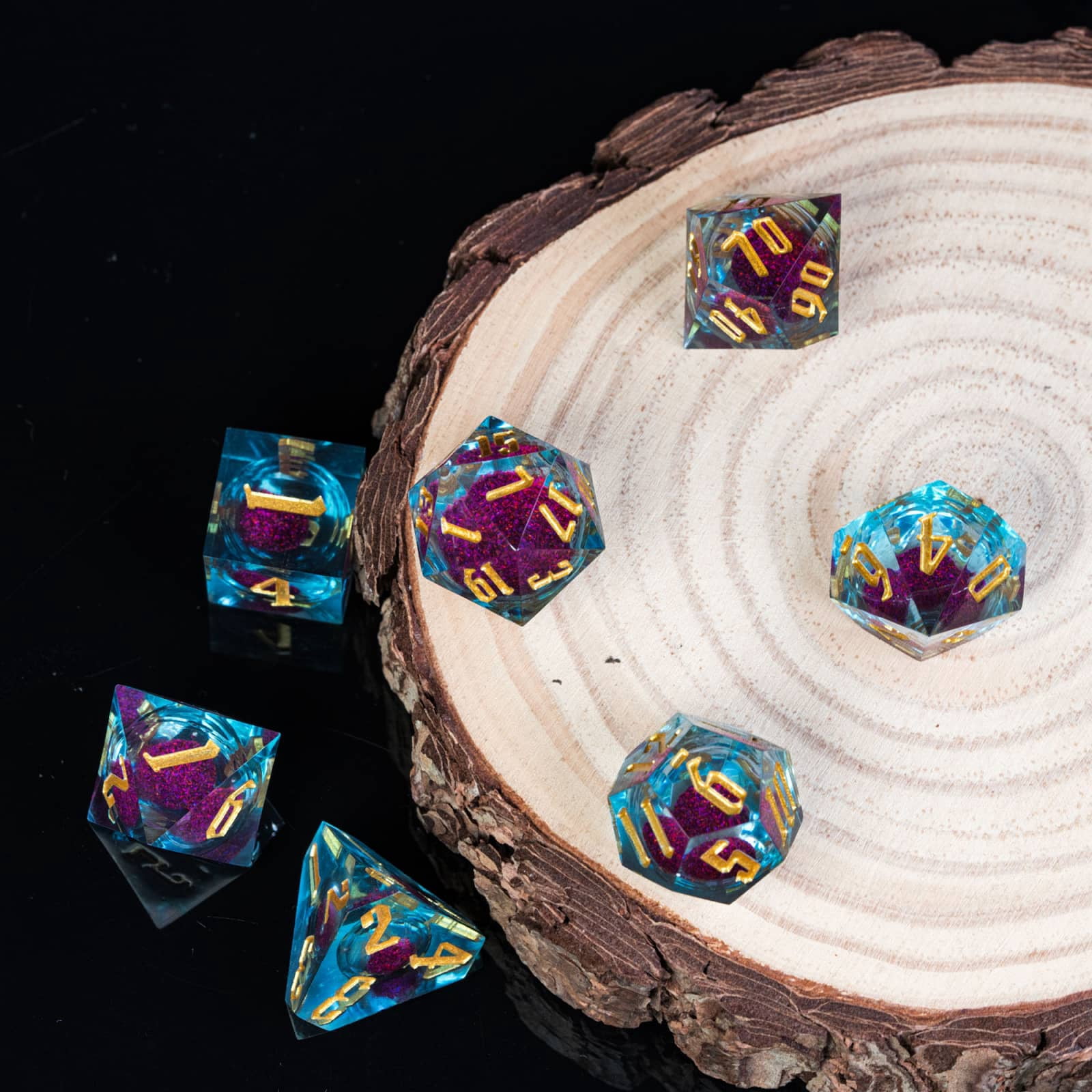 Cusdie Sharp Edges DND Dice, Liquid Core Quicksand Dice, 7 PCs D&D Dice, Handcrafted Polyhedral Dice Set, for TTRPG Role Playing Game Pathfinder
