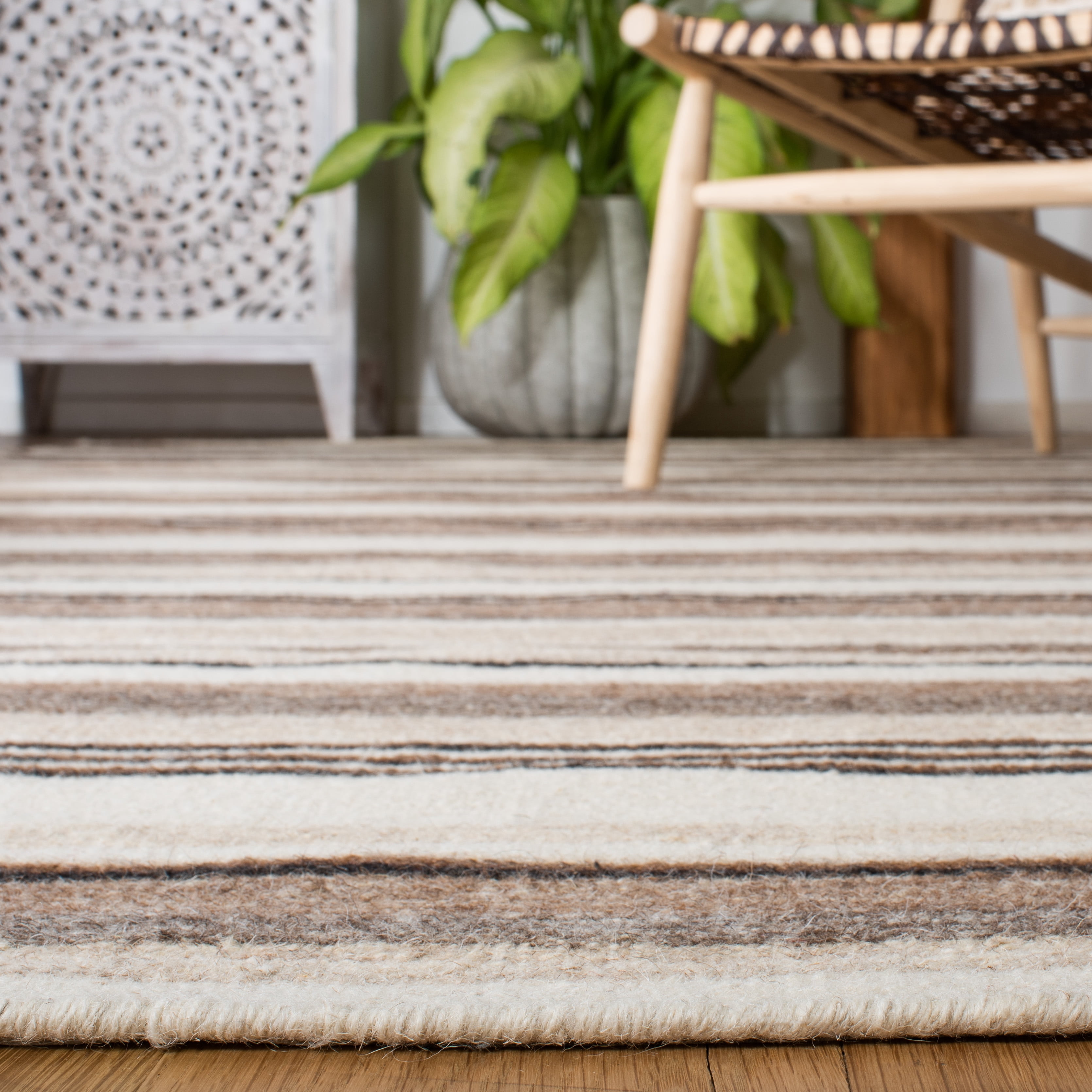 SAFAVIEH Striped Kilim Colbert Striped Area Rug, Natural/Ivory, 3' x 5'