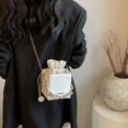 thumbnail image 3 of Bolso pequeño cuadrado con cadenas, de un solo color, moderno y elegante para el verano 2025, con asa para hombro y bandolera, con cordón de ajuste, para mujer., 3 of 9