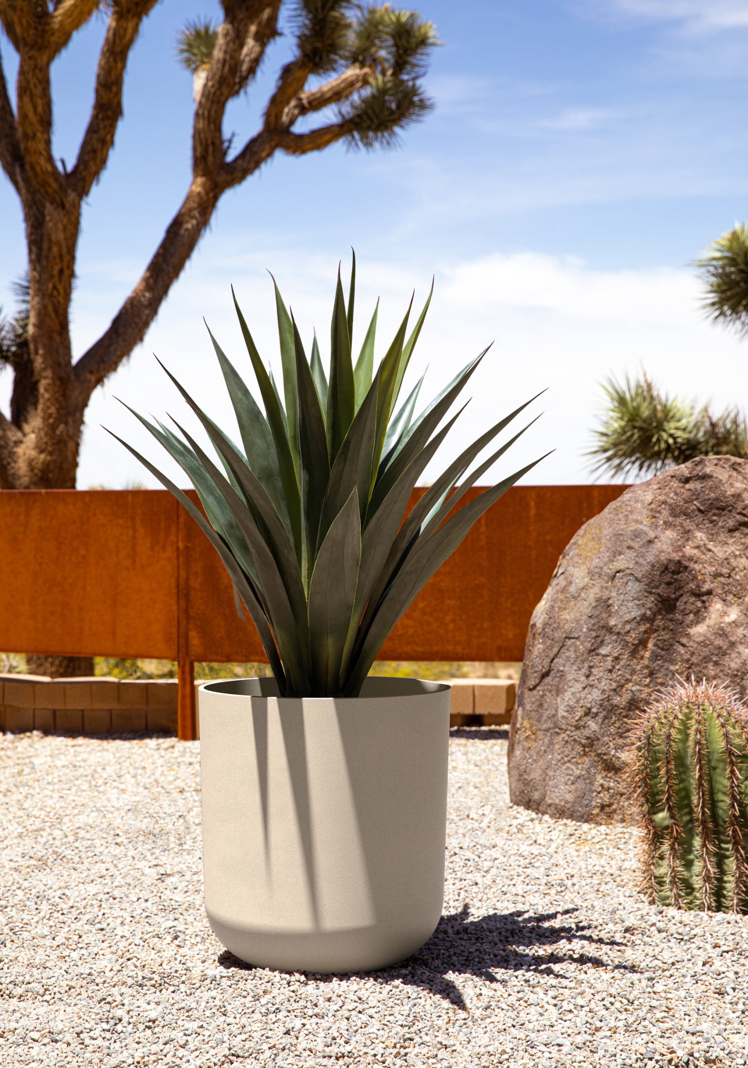 Veradek Mason Series Kona 20" Plastic-Stone Planter - Sand