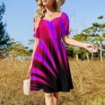 thumbnail image 4 of Vestido de manga corta con rayos de luz neón que brillan en rosa, morado y rojo., 4 of 7