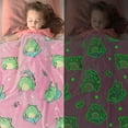 thumbnail image 3 of Gdindff Linda manta de rana que brilla en la oscuridad, manta para niños, regalos de rana para mujeres, manta de forro polar suave, cosas de rana rosa, regalos de cumpleaños y día de San Valentín, 3 of 6