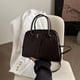 thumbnail image 4 of Bolso cuadrado pequeño de tendencia retro para mujer, nuevo bolso de hombro de gran capacidad, bolso de mensajero versátil, bolso de concha, 2025, 4 of 5