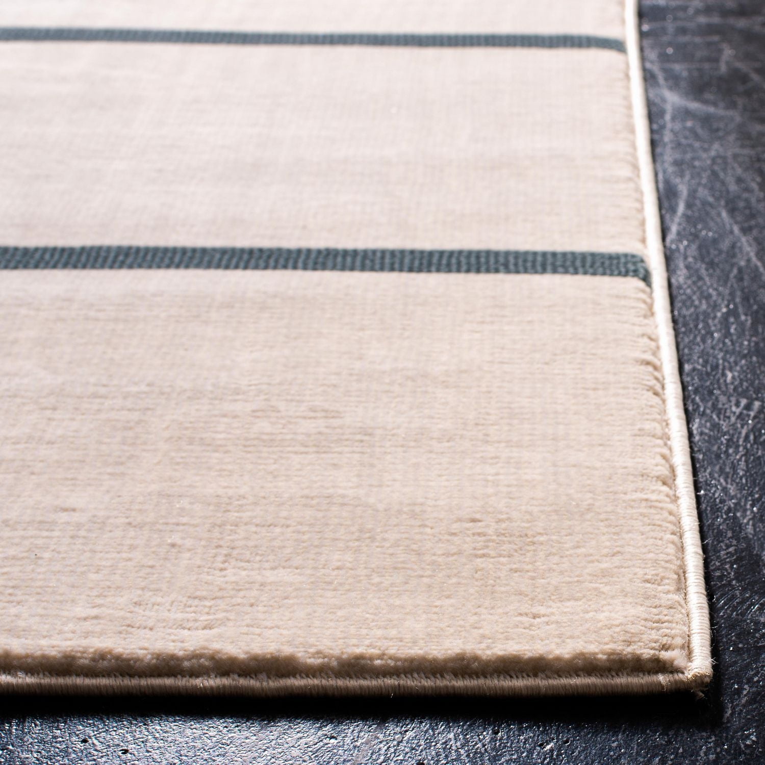 Safavieh Orwell Caelestinus Solid Striped Area Rug