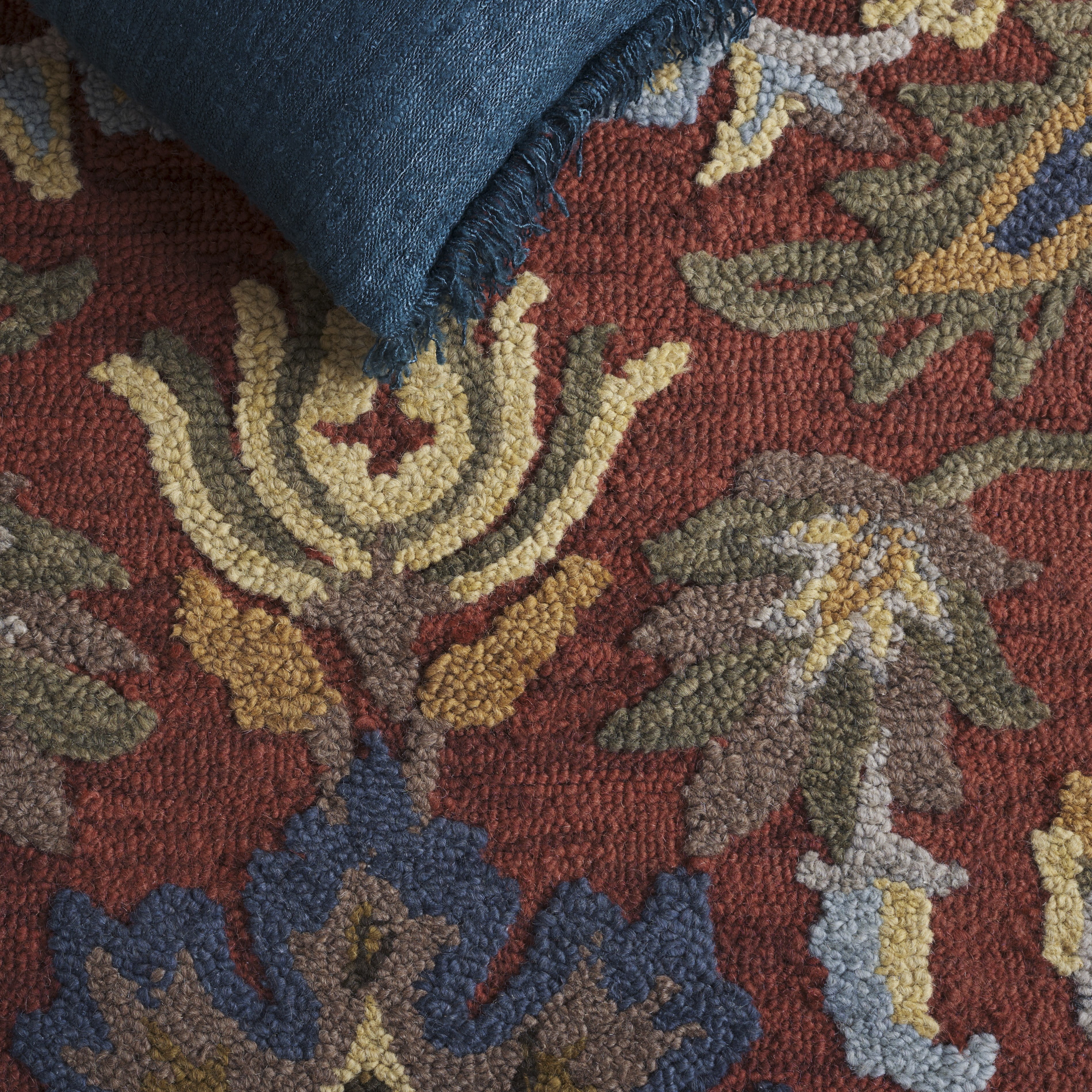 Safavieh Blossom Lennon Floral Wool Area Rug, Red/Multi, 8' x 10' Oval