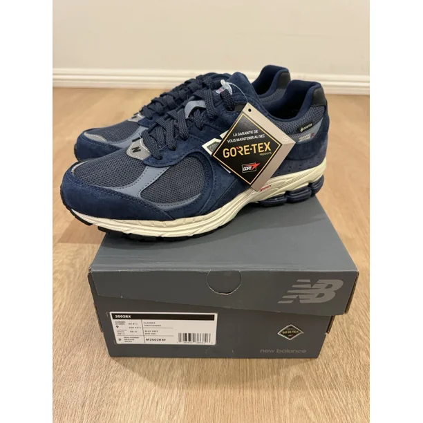 New US 9 New Balance 2002R Gore Tex Navy Vintage Indigo Sneakers M2002RXF Men
