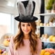 thumbnail image 4 of pstuiky Sombrero de Pascua con orejas sombrero de copa para fiesta de Pascua disfraz de Mads Hatter para mujer y hombre sombrero blanco para adulto disfraz para fiesta de Pascua., 4 of 5
