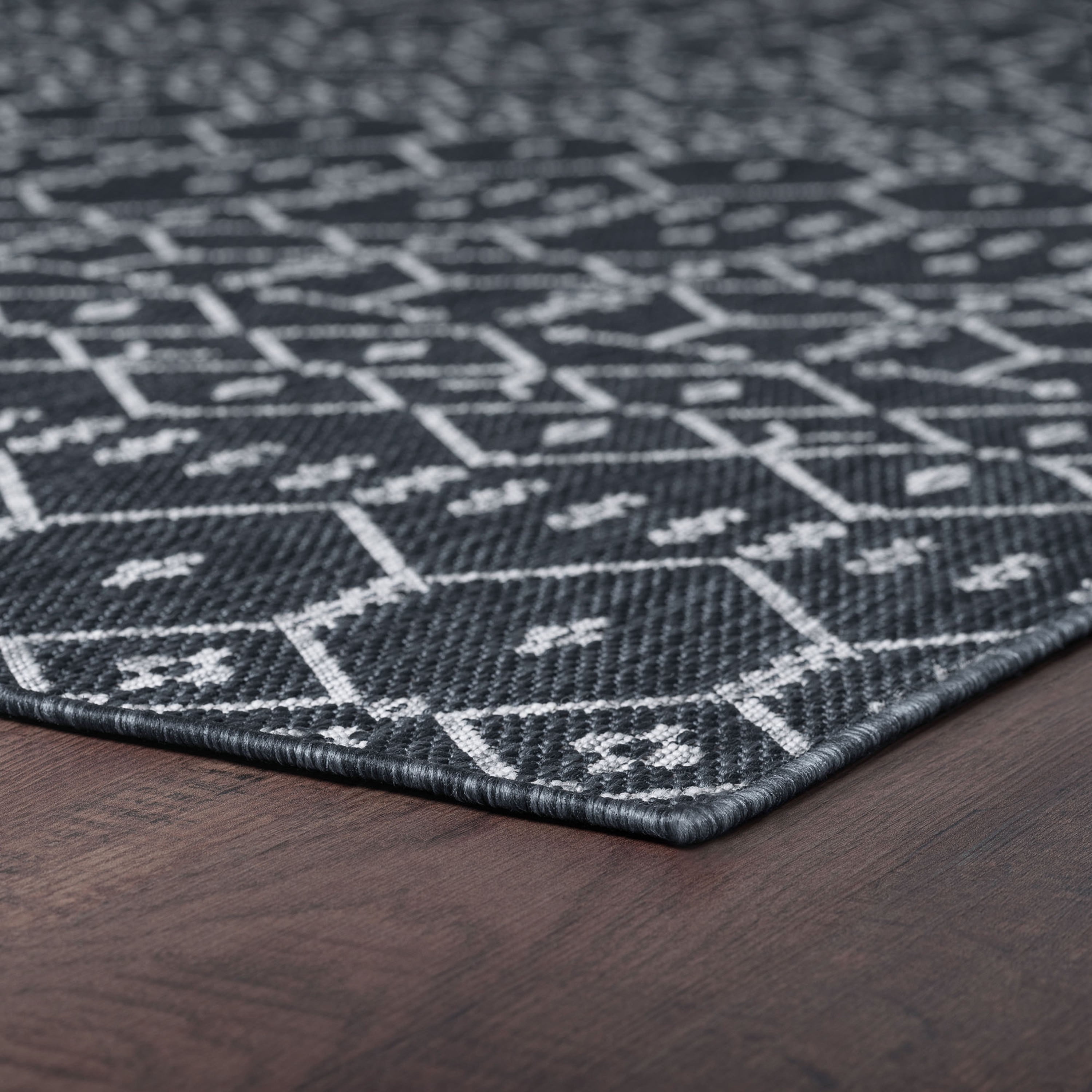 Veranda Contemporary 2' x 3' Charcoal and Light Gray Polypropylene Outdoor Area Rug