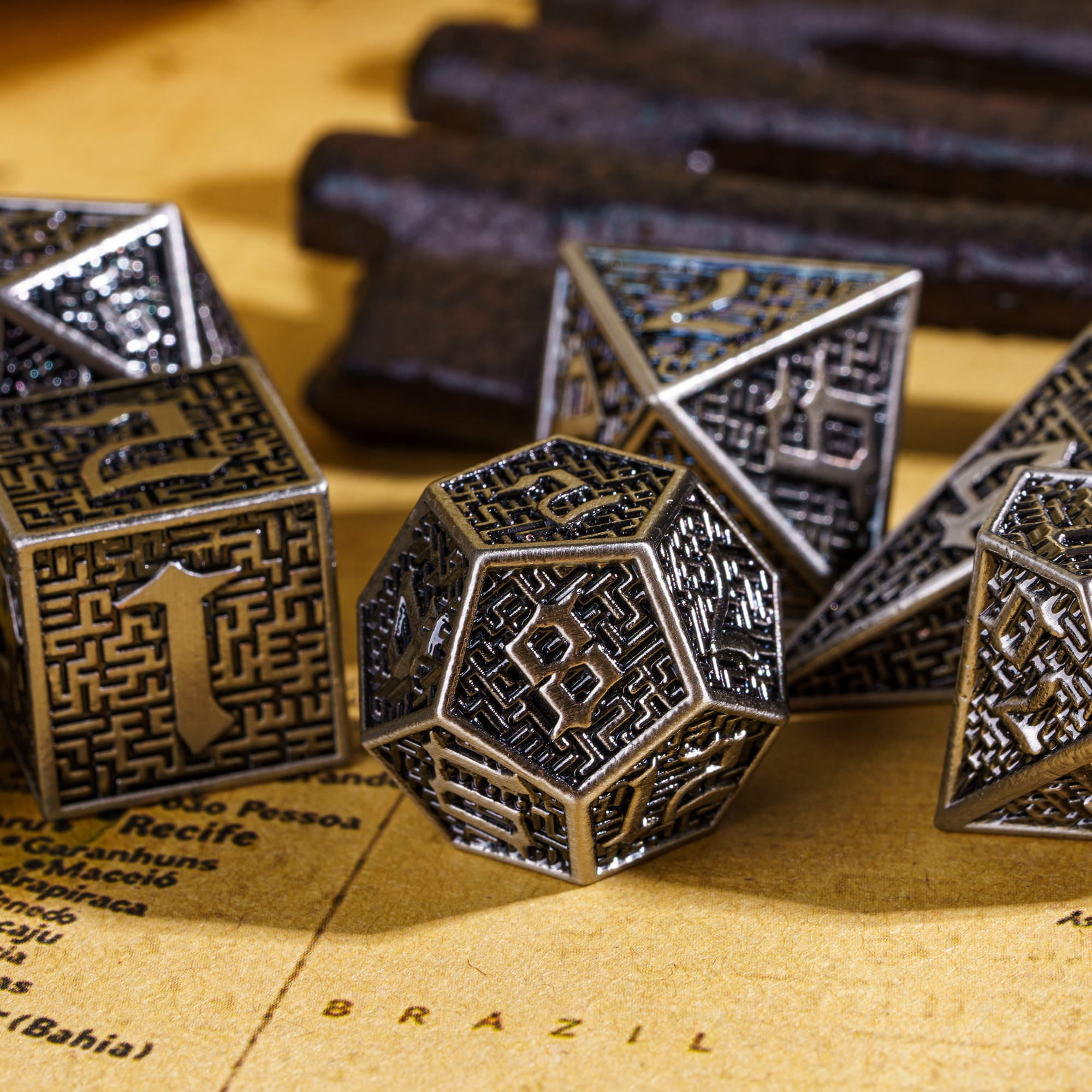 Cusdie 7-Die Metal DND Dice Set, Maze Design Metal Polyhedral D&D Dice Set for DND Dungeons and Dragons TTRPG Role Playing Games