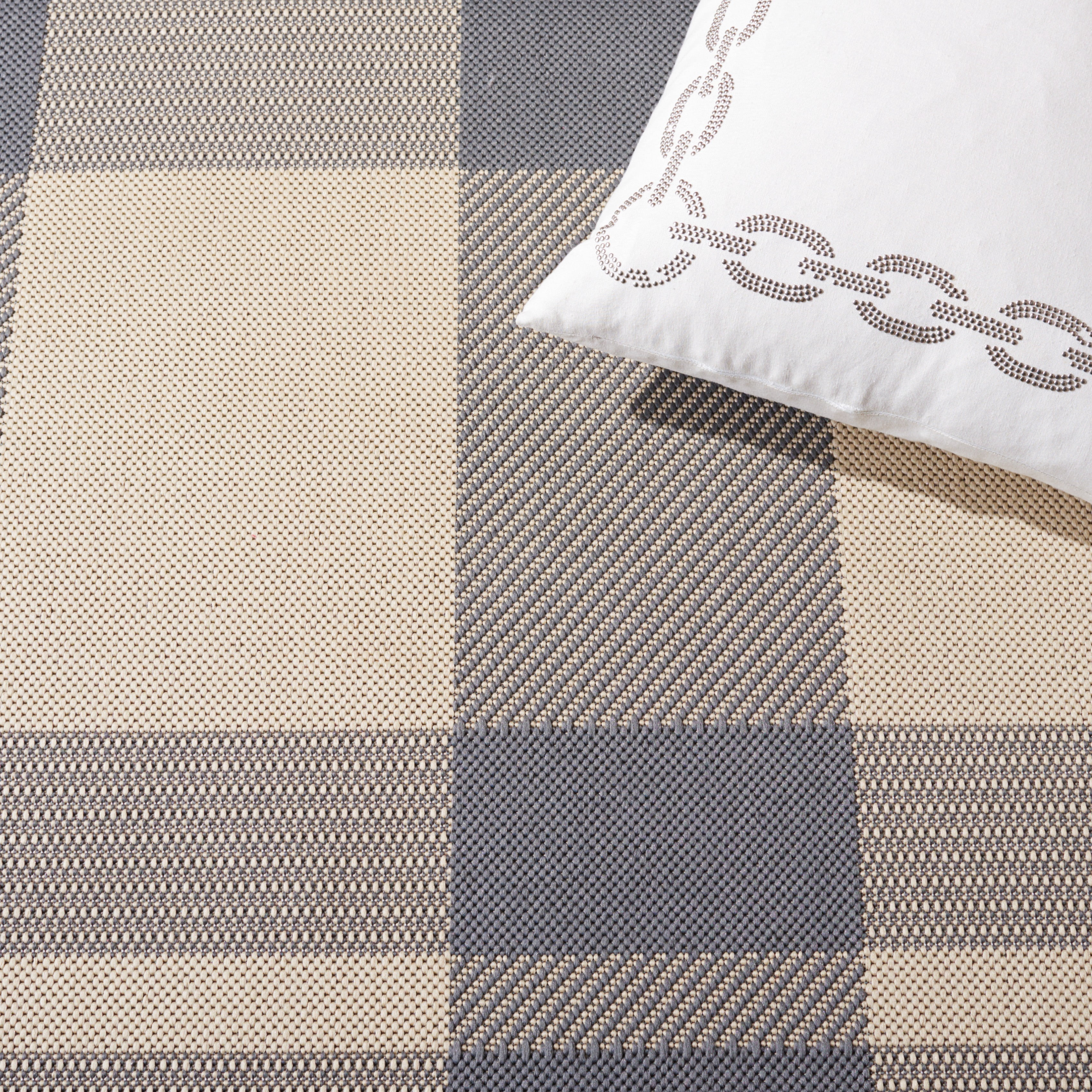 Safavieh Courtyard Benjamin Plaid Indoor/Outdoor Area Rug, Gray/Bone, 6'7" x 9'6"