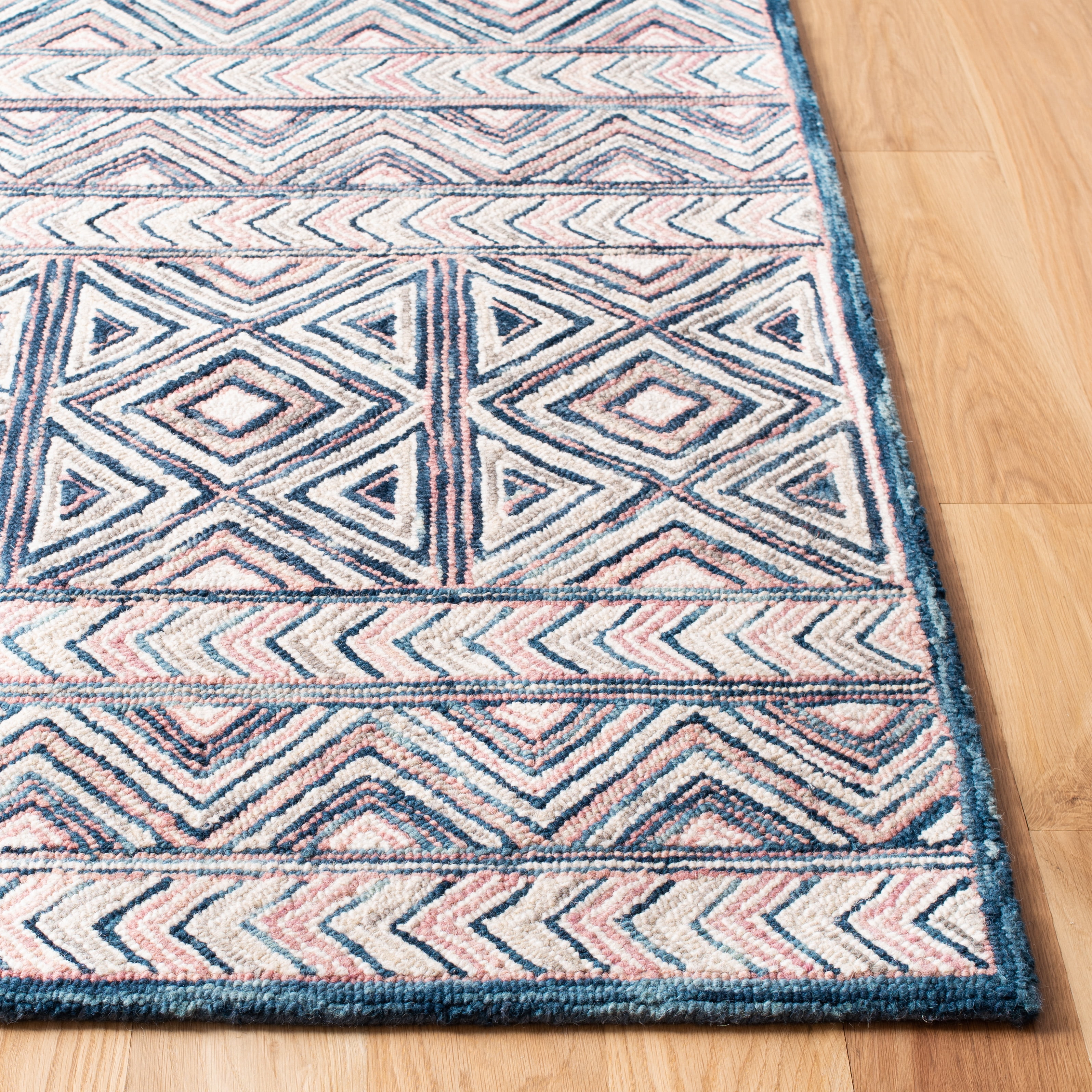 SAFAVIEH Micro-Loop Chao Southwestern Area Rug, Pink/Blue, 5' x 8'