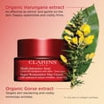 thumbnail image 3 of Crema superrestauradora de día y noche Clarins para el cuidado de la piel, 50 ml, 3 of 6