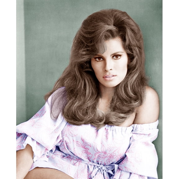 Raquel Welch 1968 Photo Print (16 x 20)