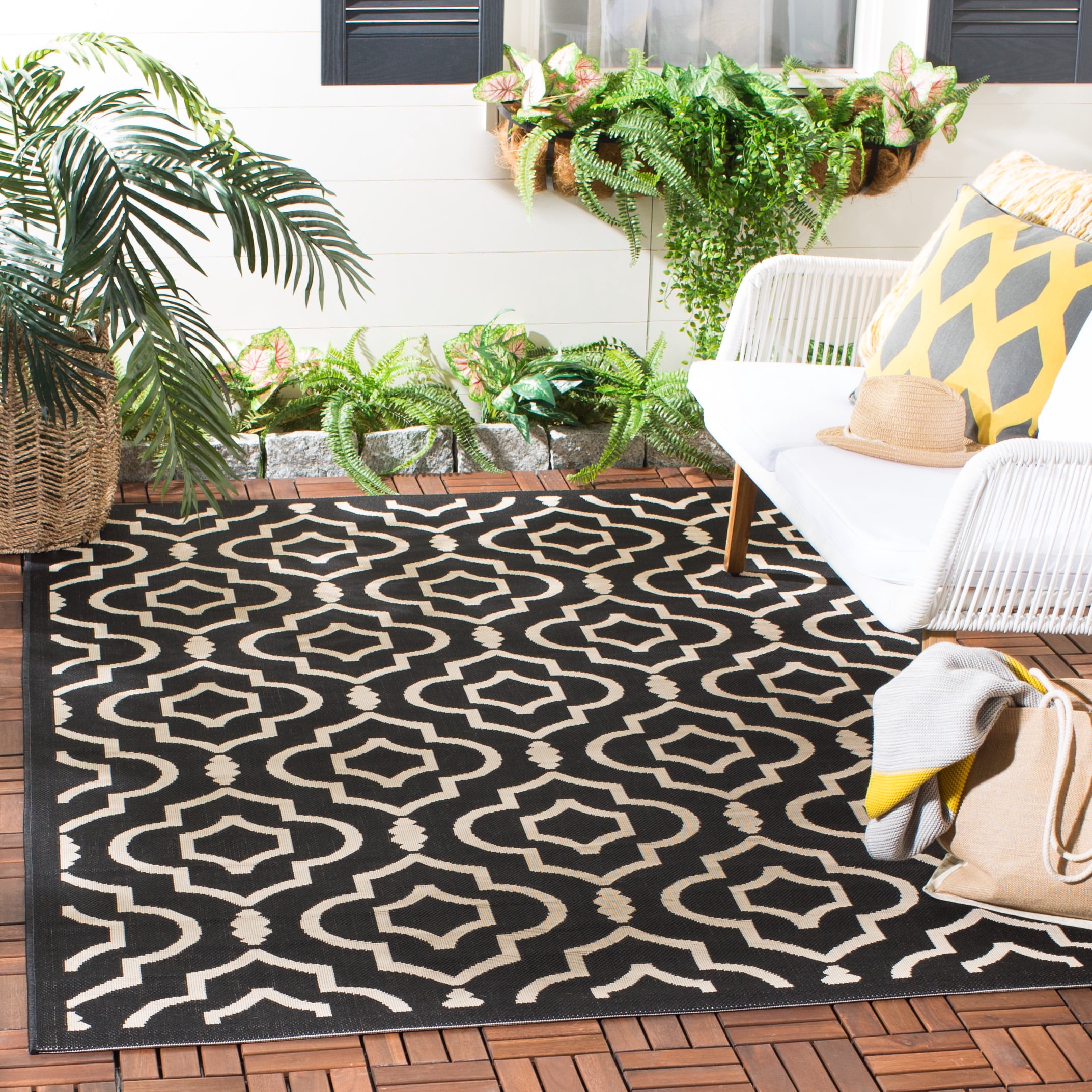 Safavieh Courtyard Lavern Geometric Indoor/Outdoor Area Rug, Black/Beige, 5'3" x 7'7"