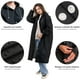 thumbnail image 3 of 2 piezas Capa Impermeable Para Lluvia Portatil Gabardina Para Adulto Poncho de Lluvia Reutilizable de EVA Duradero con Capucha Chaquetas Lluvia para Viajes y Exteriores Hombre Mujer, 3 of 6