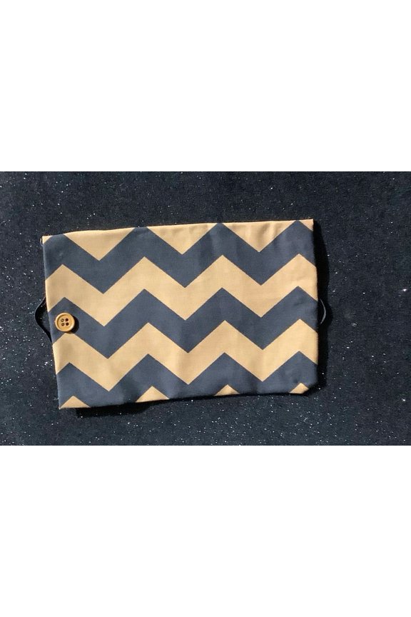 Zig Zag Blk/Gld Button Mask