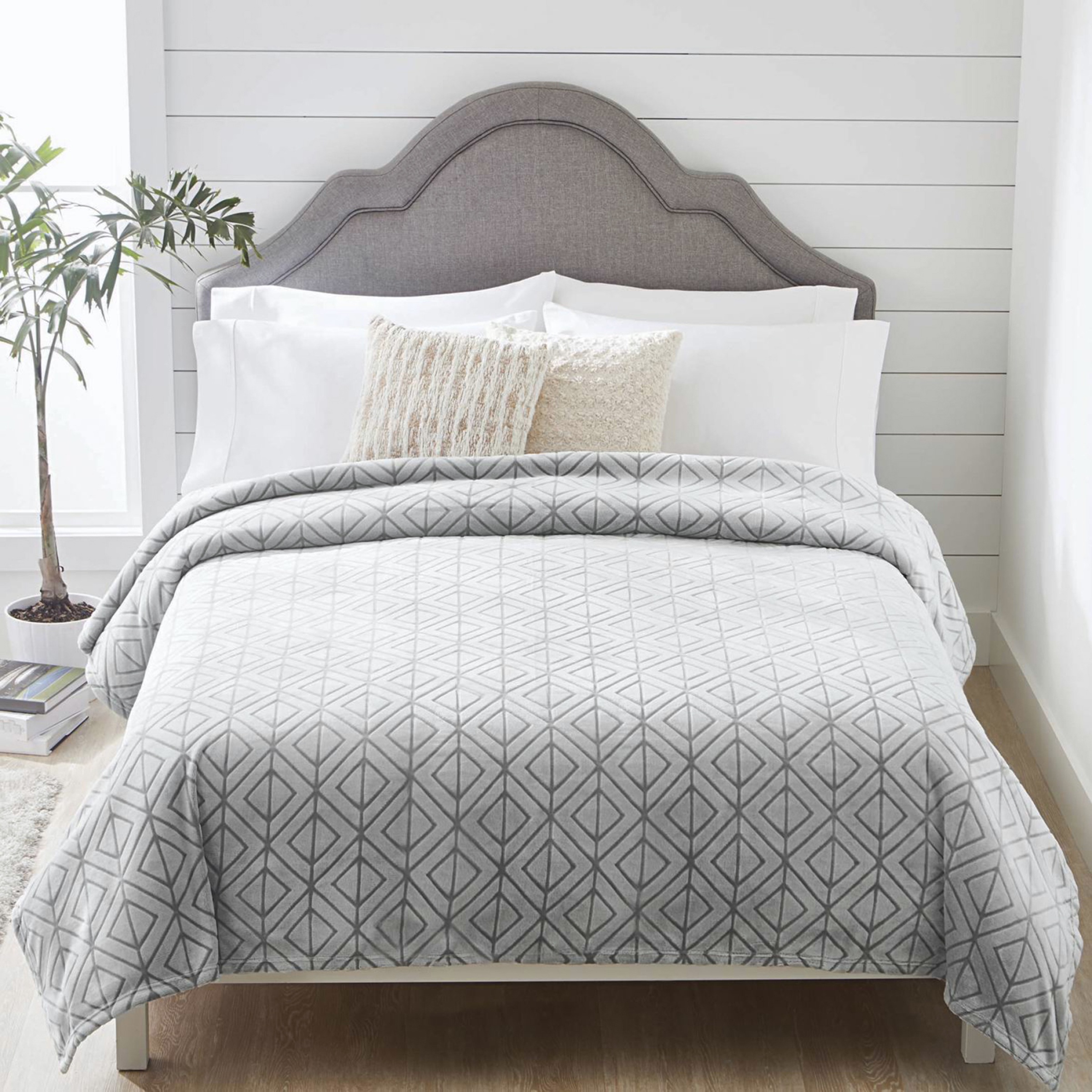 Better Homes & Gardens Luxury Modern Silver Diamond Velvet Plush Bed Blanket, Full/Queen, Textured - image 2 of 4