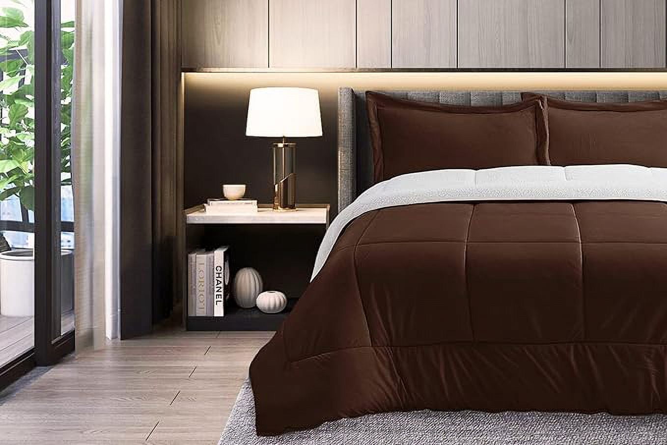 Elegant Comfort Ultra Plush 3-Piece Sherpa Comforter Set, Solid-Color and a Fluffy Sherpa Reverse, All Season Suitable, Heavy Weight, Micro-Suede, Sherpa Comforter, Queen, Brown