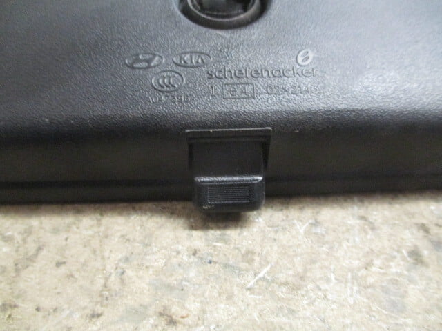 Pre-Owned 2003-2009 Kia Sorento Manual Rear View Mirror OEM LKQ - Verify Specific Vehicle Fitment In Description - (Good)