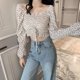 thumbnail image 2 of Camisa estampada floral Blusa de cuello cuadrado de manga larga Top plisado informal para mujer tholdsy AP001734-01, 2 of 7