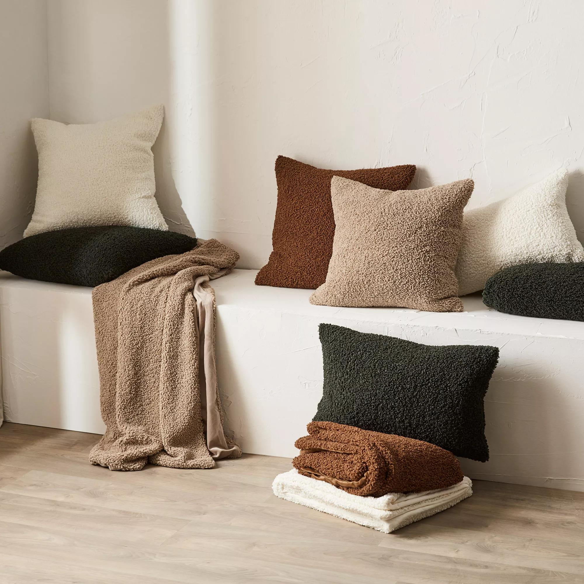 Bouclair coussin décoratif en boucle Doodle