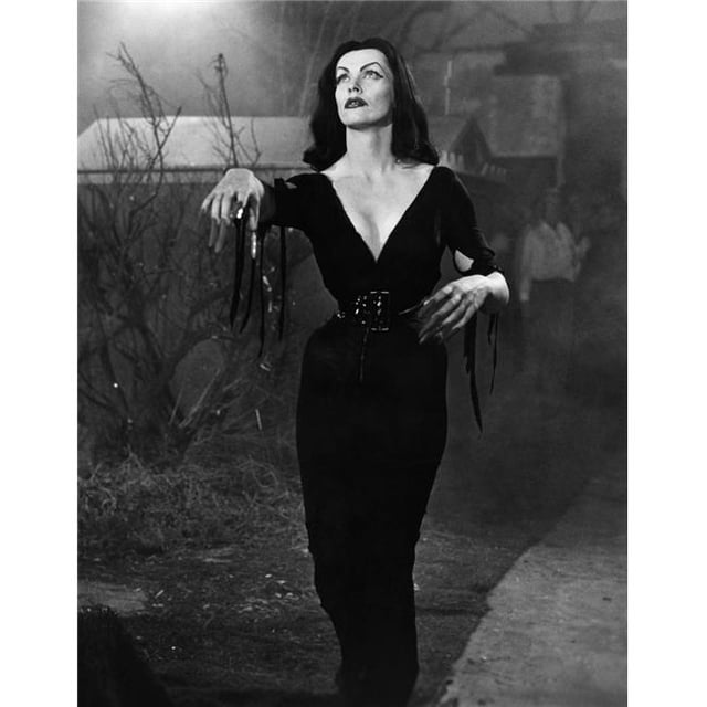Everett Collection EVCMBDPLNIEC009H Plan 9 From Outer Space Vampira Maila Nurmi 1959 Photo Print, 8 x 10