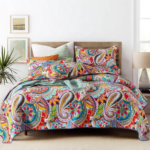 King Size Cotton Quilt Bedding Set with Paisley Print and 2 Pillow Shams