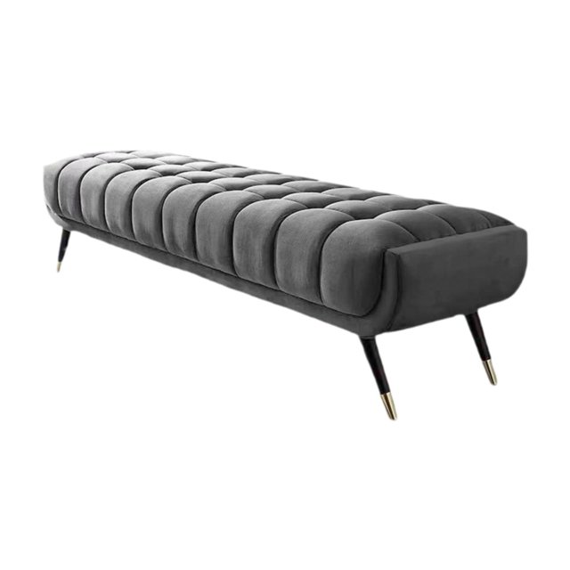 banco decorativo de banco largo otomano para el hogar, comedor, estudio, color gris Banco largo tapizado en terciopelo gris, vista 3/4 baja que muestra asiento acolchado con costuras en cuadrícula y relleno mullido; patas cónicas negras con puntas doradas, dimensiones 120 x 47 x 43 cm; ideal para pie de cama, recibidor o sala y a menudo usado como asiento adicional para cambiarse de calzado.
