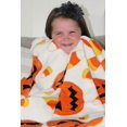 thumbnail image 4 of Manta de Halloween: Calabazas de Jack-O-Lantern con estampado de maíz dulce sobre suave terciopelo para sofá cama, sillón o dormitorio., 4 of 5